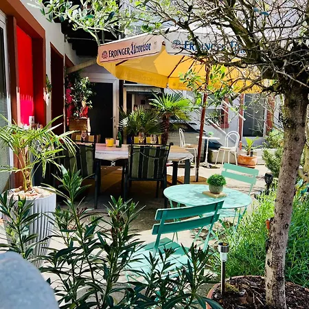 Amelie - Mit Tv, W-lan, Mikrowelle Und Kuehlschrank, Bad Mit Dusche Apartment