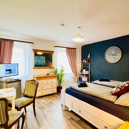 Amelie - Mit Tv, W-lan, Mikrowelle Und Kuehlschrank, Bad Mit Dusche 玛特丁恩