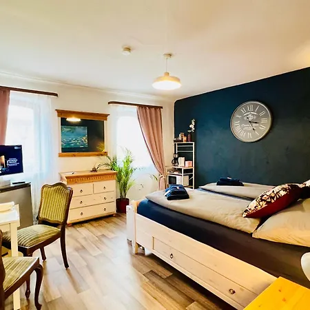 Amelie - Mit Tv, W-lan, Mikrowelle Und Kuehlschrank, Bad Mit Dusche Lejlighed *